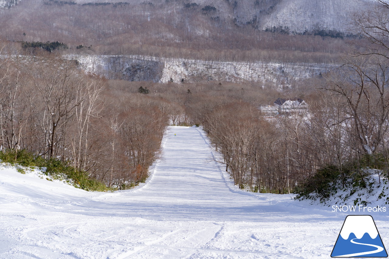 登別カルルス温泉サンライバスキー場｜待望の大雪！シュプールを描けばふわふわの雪煙が漂う、全7コースが滑走可能です(^^)v